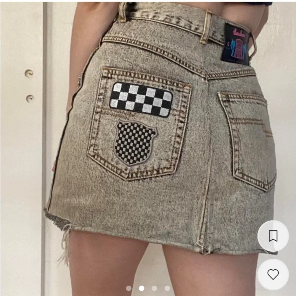 MARC JACOBS Grey Denim Acid Wash Mini Skirt SZ 0 - Picture 3 of 4